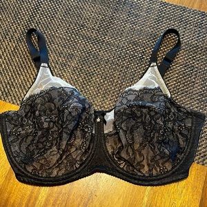 Gently used Wacoal bra 36DDD